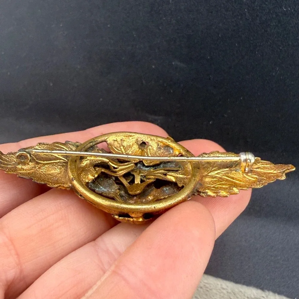 Vintage Brooch‎ Gold Tone Leaf Sash Pin